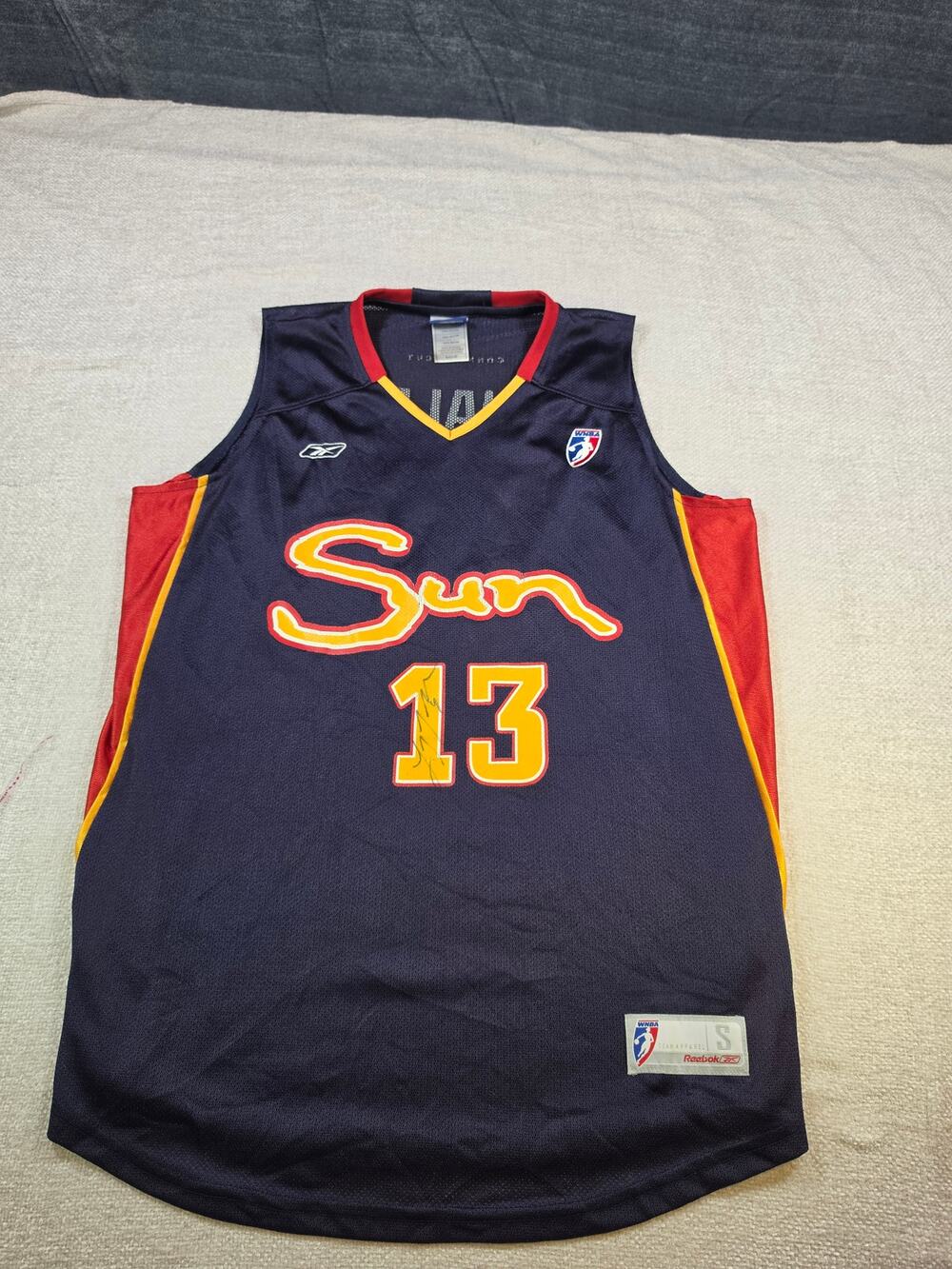 Vintage Lindsey Whalen Connecticut Sun WNBA Jersey Womens size S Signed